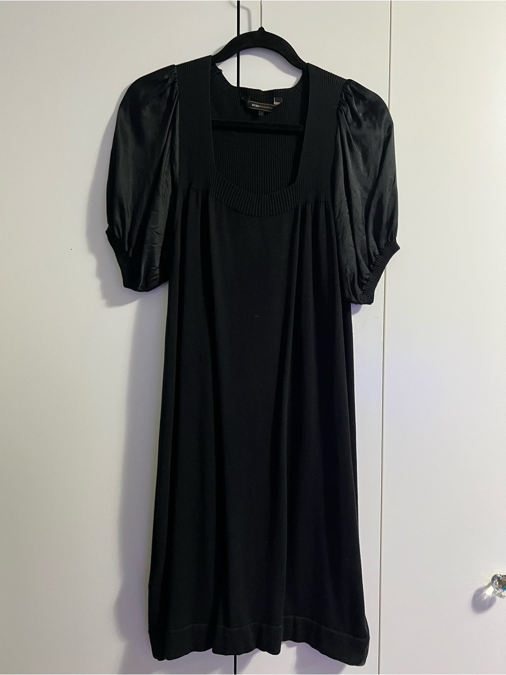 Women's sweater neckline classification
